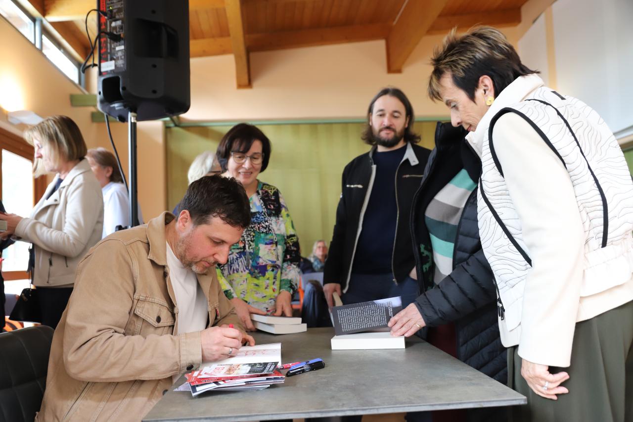 Roman Klementovic Krimifrühstück